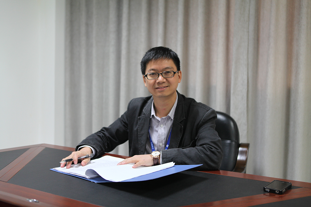 Zeng Zhiyong（Deputy General Manager & Director）